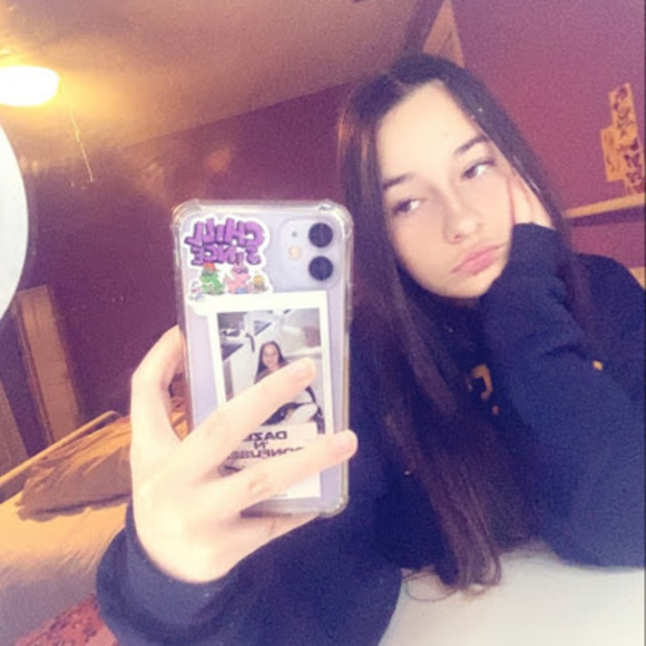 Meet your Posher, Charlotte Zahradnik - Picture 1 of 1